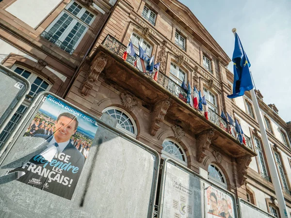 Manifesti elettorali del Parlamento europeo 2019 seggio elettorale — Foto Stock
