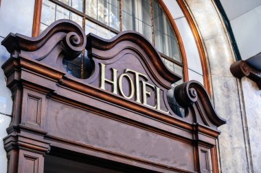Vintage sing Hotel lüks binanın ön cephesinde 