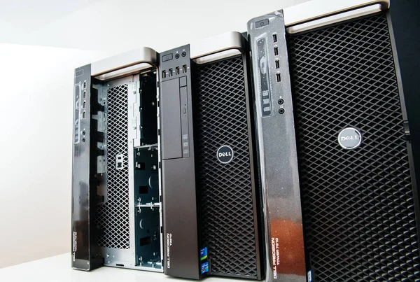 New Dell Precision computer workstation on table — Stock Photo, Image