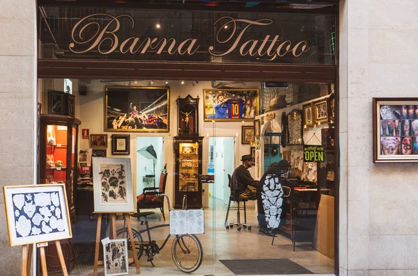 Barna Tattoo Tatuajes och piercings en Barcelona — Stockfoto