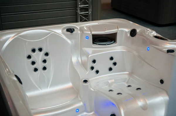 Luxe moderne jacuzzi vide sans vater — Photo