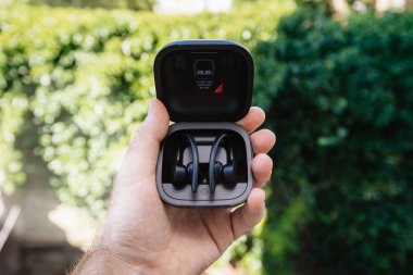 Powerbeats Pro Beats Dr Dre unboxing paketi tarafından