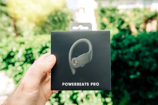 Powerbeats pro beats von dr dre ohrhörer karton — Stockfoto