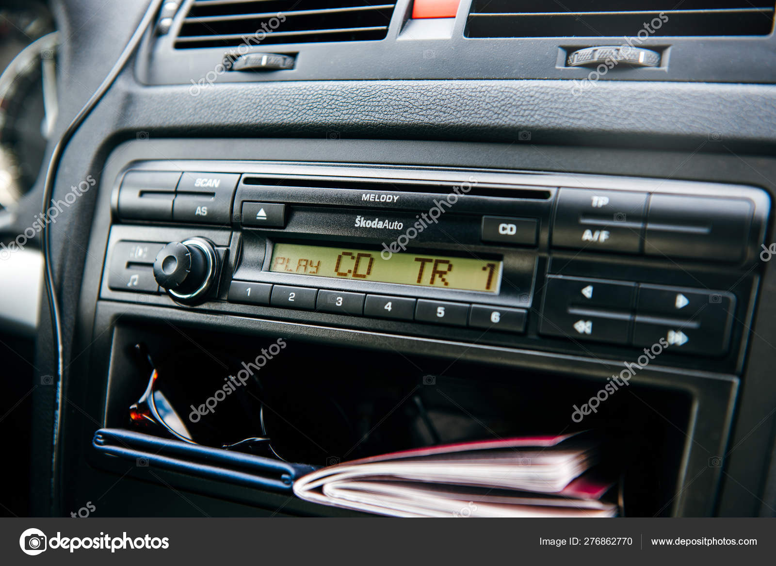 Onbekwaamheid Quagga Ongepast New modern Skoda Melody auto radio with CD track – Stock Editorial Photo ©  ifeelstock #276862770