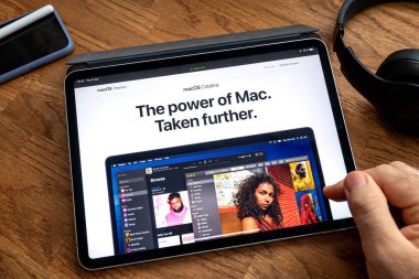 Adam ipad Pro Wwdc 19 Macos Catalina üzerinde okuma