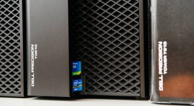 Yeni Dell Precision T3610 bilgisayar iş istasyonu masada