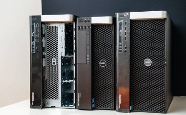 Yeni Dell Precision bilgisayar iş istasyonu masada