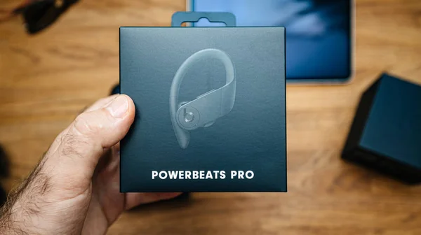 Powerbeats pro beats von dr dre ohrhörer karton — Stockfoto