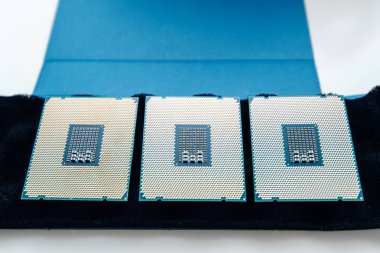 Üç yeni güçlü Cpu iş istasyonu unpacking açma