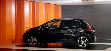 Haarlem park etmiş Peugeot otomobilinyan görünümü, Hollanda