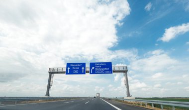 Düsseldorf, Neuss, Heinsberg, Venlo ve Mönchengladbach işareti