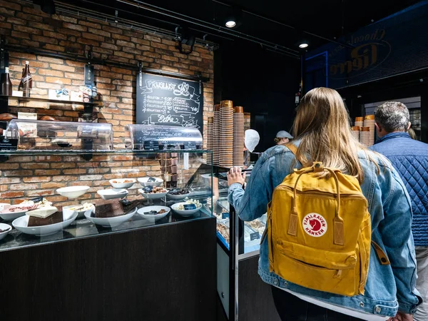 Traditional dutch bakery to buy sweets Netherlands — Stock Photo, Image