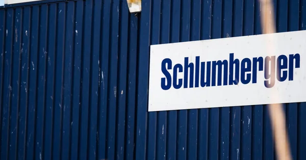 Chlumberger Schriftzug auf dem Container — Stockfoto