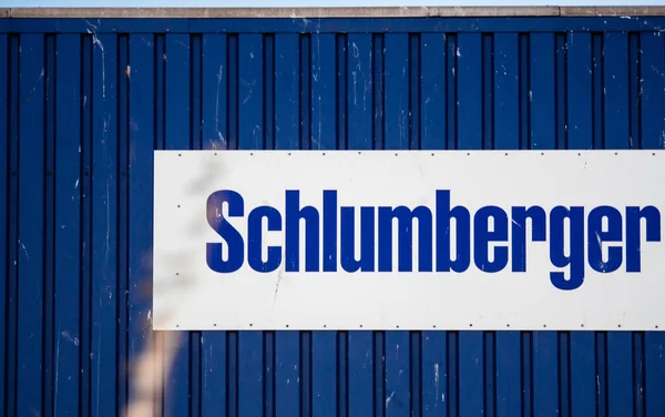 Logotipo chlumberger sulla facciata della sede locale — Foto Stock