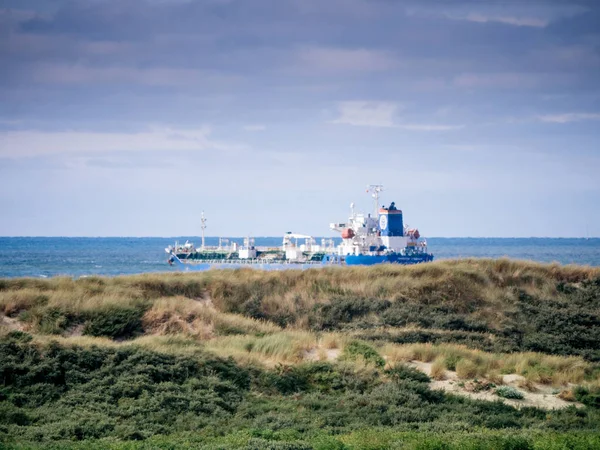 Desenfocado por mirage petrolero de carga de petróleo — Foto de Stock