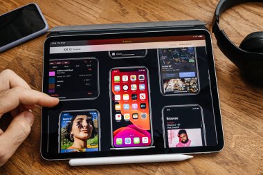 Ipad Pro Wwdc 19 ürün lansmanı ios 13 üzerinde Man okuma