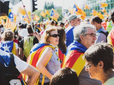 Avrupa Parlamentosu önünde 10000 kişi Katalan protestocular