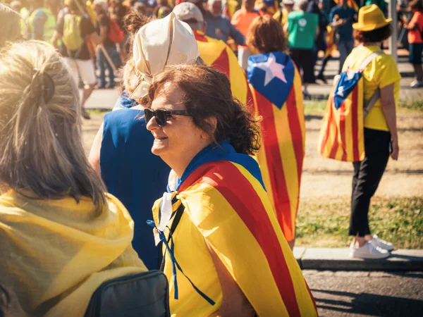 10000 manifestantes catalanes frente al Parlamento Europeo — Foto de Stock