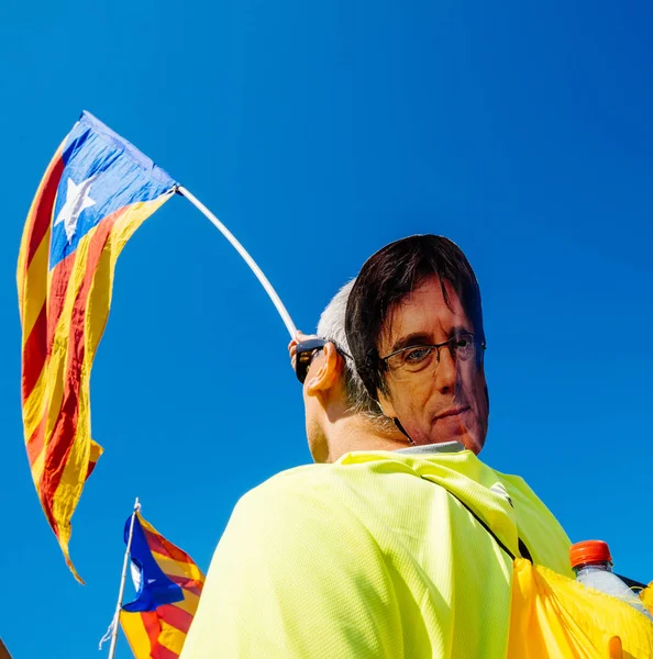 Carles Puigdemont máscara frente a la protesta del Parlamento Europeo de la UE — Foto de Stock