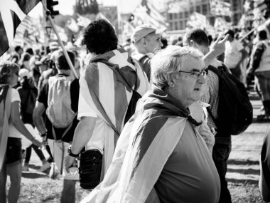 Avrupa Parlamentosu önünde 10000 kişi Katalan protestocular