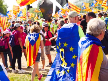 Avrupa Parlamentosu önünde 10000 kişi Katalan protestocular