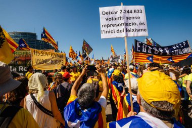 Avrupa Parlamentosu önünde 10000 kişi Katalan protestocular