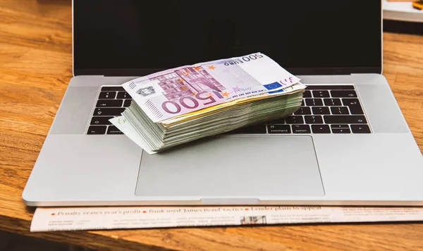 Stack pile of 500 100 200 Euro bank currency laptop — Stock Photo, Image