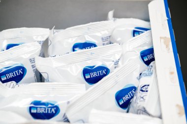 Kutu açma da Brita su filtrasyon kartuş