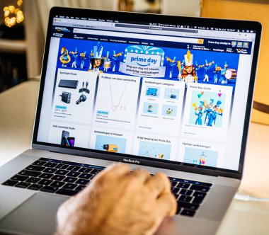 Dizüstü bilgisayar fırsatlar Amazon Prime Almanya gün adam alışveriş