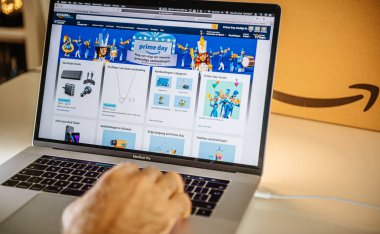 Dizüstü bilgisayar fırsatlar Amazon Hollanda Prime gün adam alışveriş