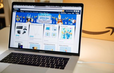 Bilgisayar dizüstü bilgisayarda Amazon Prime gün