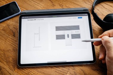 Ipad Pro Wwdc 19 Pro Display Xdr üzerinde Man okuma