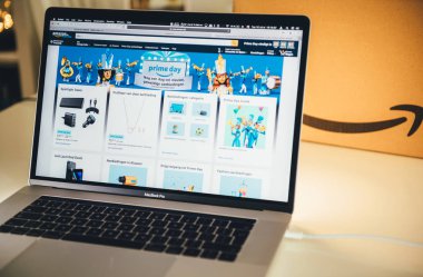 Bilgisayar dizüstü bilgisayarda Amazon Prime gün