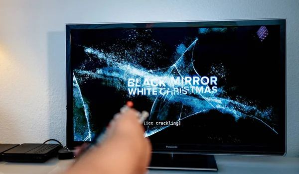Senior man hand holding remote watching Black Mirror — Stock Photo, Image