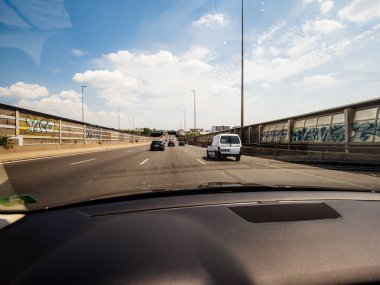 Fransız bulvarı peripherique Paris üzerinde Pov sürüş araba hızlı