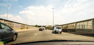 Fransız bulvarı peripherique Paris üzerinde Pov sürüş araba hızlı
