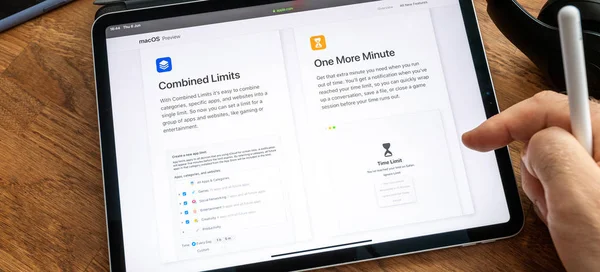 Ipad Pro Wwdc 19 zaman sınırı ekranda adam okuma