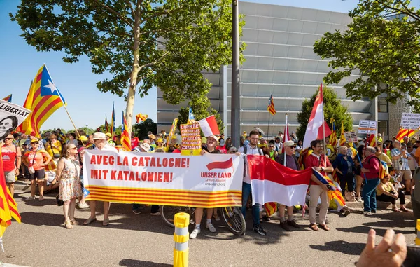 UYnser Land Placar frente al Parlamento Europeo — Foto de Stock