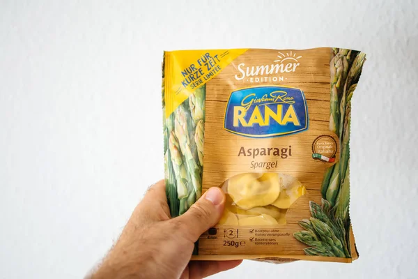 Giovanni Rana Asparagi Pasta Spargel pronta da mangiare confezione — Foto Stock