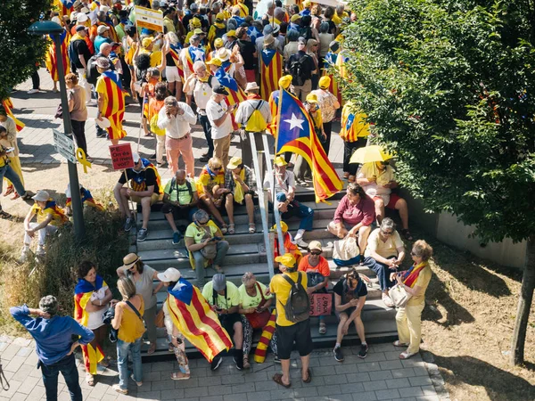 10000 persone Manifestanti catalani di fronte al Parlamento europeo — Foto Stock