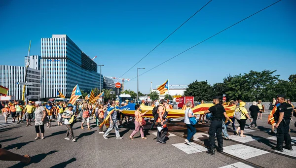 10000 manifestantes catalanes frente al Parlamento Europeo — Foto de Stock