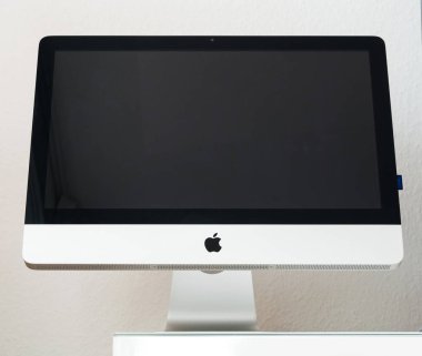 siyah ekranlı yeni imac 21,5 kişisel bilgisayar
