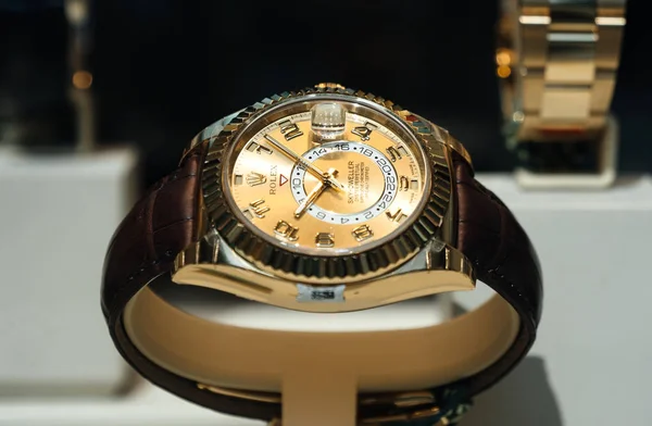Reloj suizo de lujo Rolex en escaparate Distribuidor Oficial — Foto de Stock