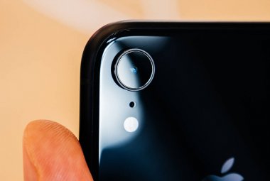 Adam el tutan son iphone Xr arka kamera