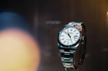 Lüks Isviçre saati Rolex Oyster Perpetual kadın İzle