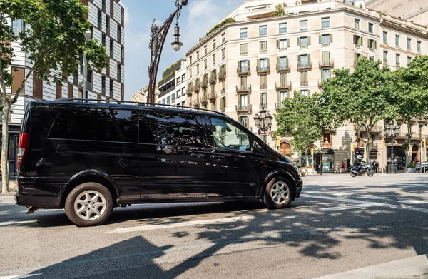 Luksusowy czarny Mercedes-Benz Vito Shuttle van — Zdjęcie stockowe