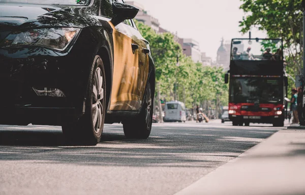 Ow angolo di vista di auto, taxi, bus turistico — Foto Stock