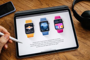 ipad Pro Watchos Etkinlik Trendleri'nde adam okuma