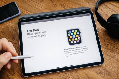 App Store'da ipad Pro'da adam okuma