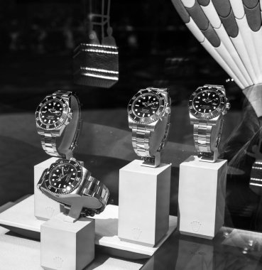 Lüks Swiss Watch Rolex Submariner vitrin penceresinde resmi bayi